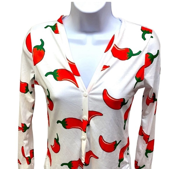 PrettyLittleThing Spicy Pj Shorts Romper - Picture 4 of 5